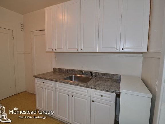 3rd image of 5023 N Winchester Ave APT 001