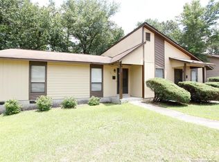 909 Odom Dr, Fayetteville, NC 28304