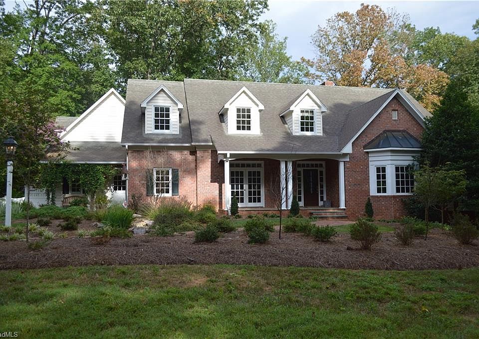 2nd image of 151 Fernbrook Pl