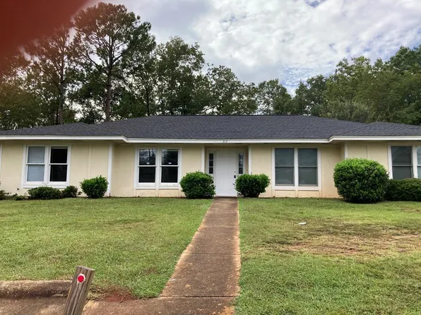 317 Station Crossing Dr, Albany, GA 31721