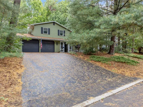 3982 Pawnee Dr, Liverpool, NY 13090