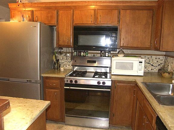 5th image of 606 Clifford Dr