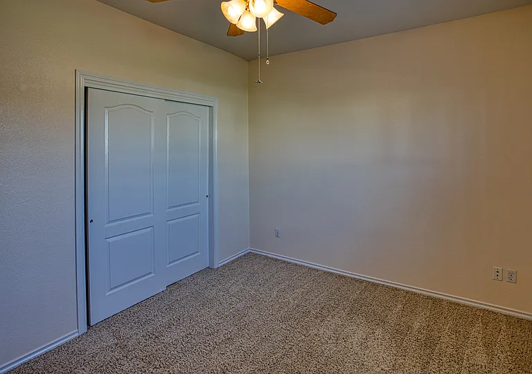 577 Willoughby St — Photo 21