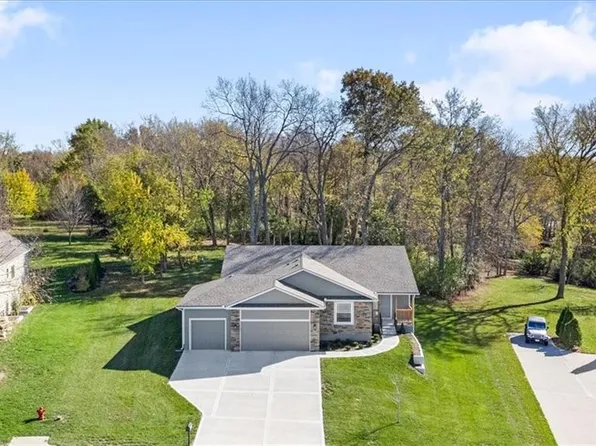 1220 SE Woodbine Dr, Blue Springs, MO 64014