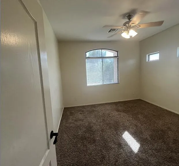 576 E Julian Dr — Photo 32