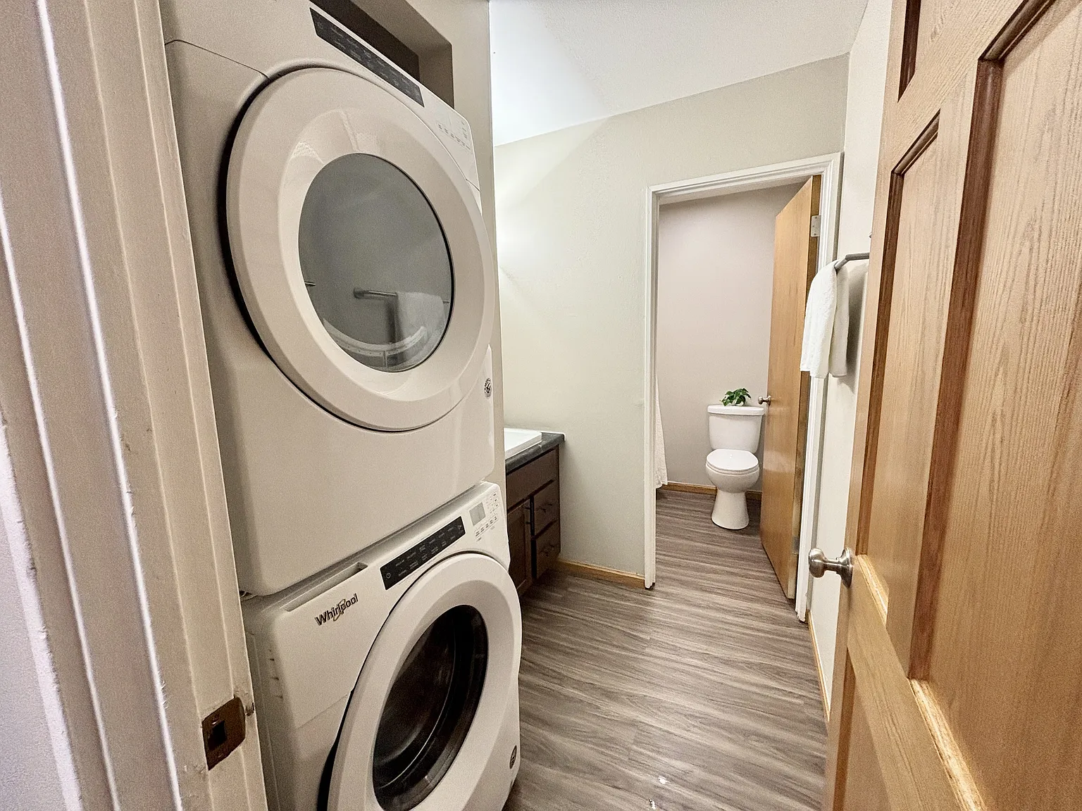 Town's Edge Apartments — Photo 3