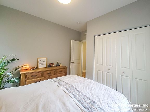 5th image of 2124 N Sedgwick St #2