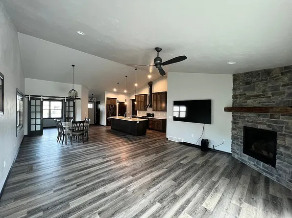 3437 Riverstone Ct, De Pere, WI 54115