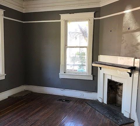 3rd image of 1131 College St