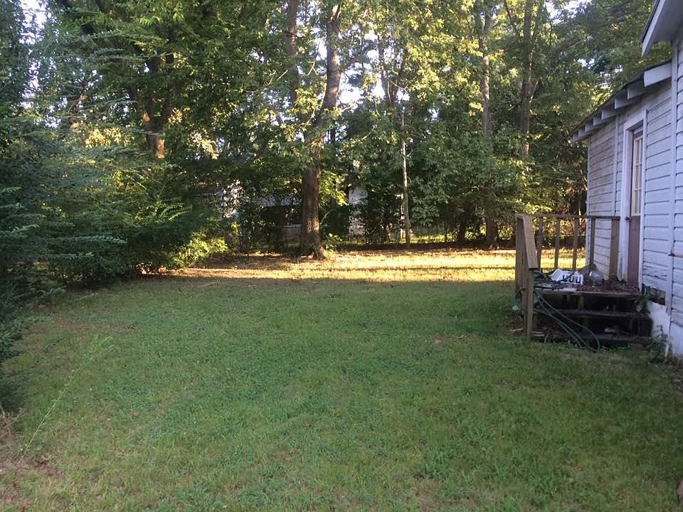 2nd image of 303 E Moore Ave