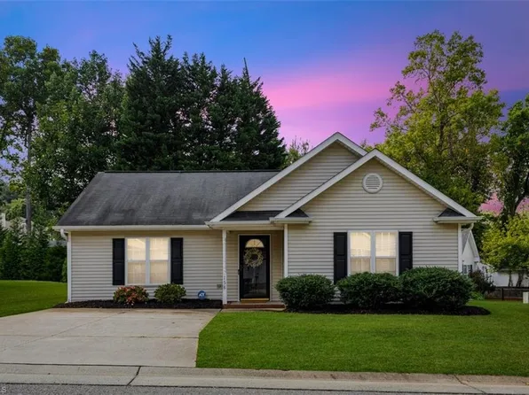 158 Westmont Dr, Winston Salem, NC 27104