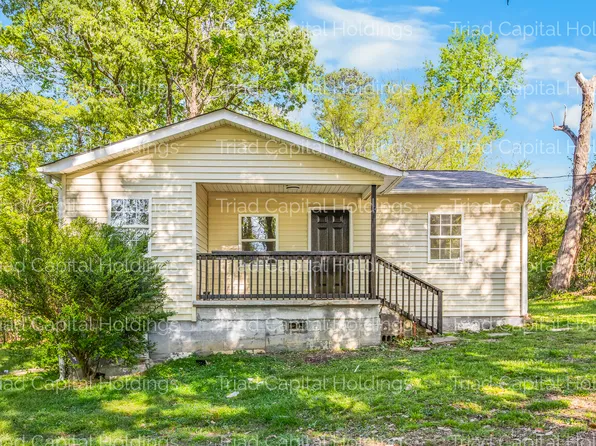 2048 Bishop Rd, Greensboro, NC 27406