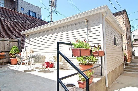 5th image of 330 W Evergreen Ave APT 2
