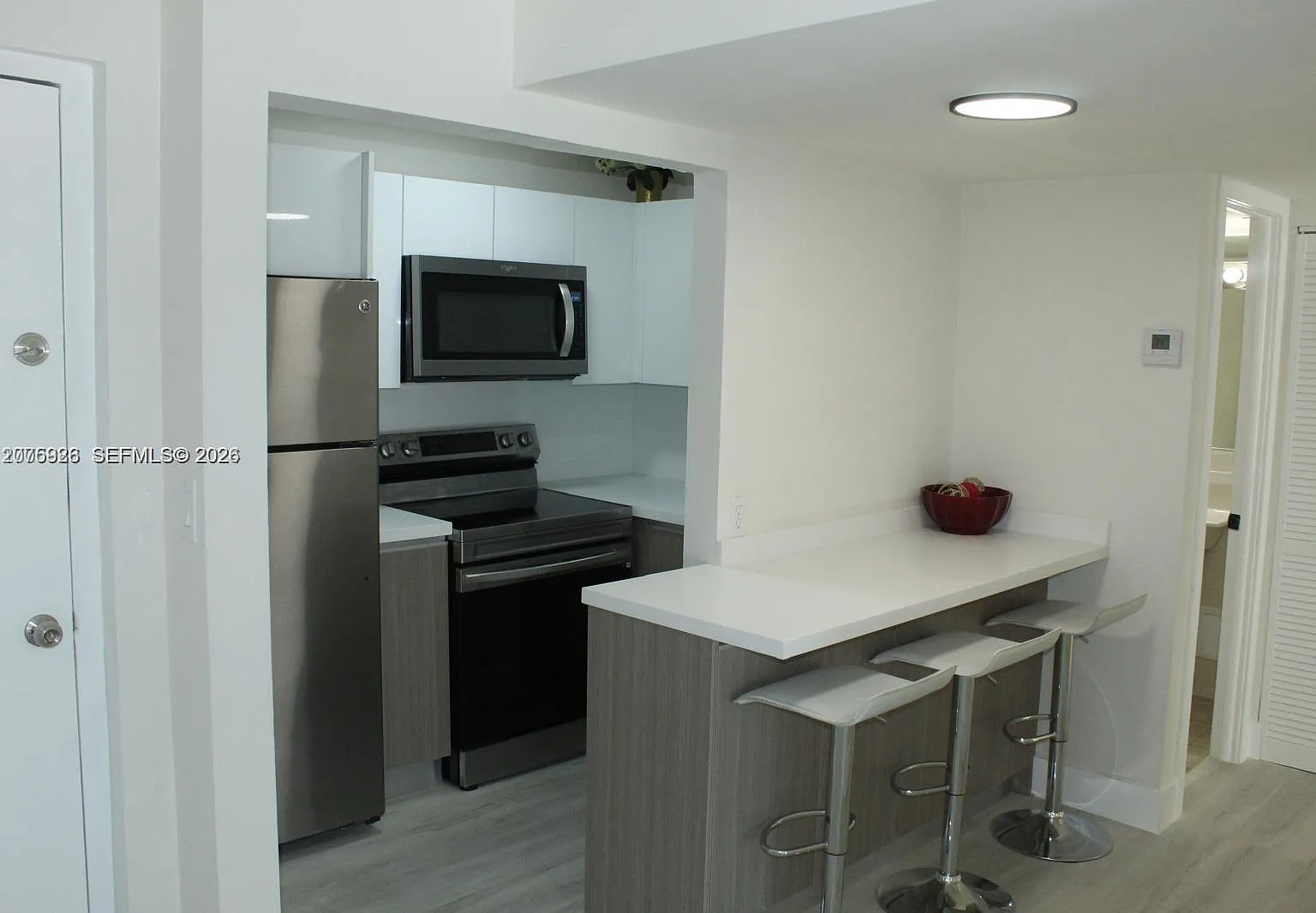 Baycourt Towers Condo — Photo 4