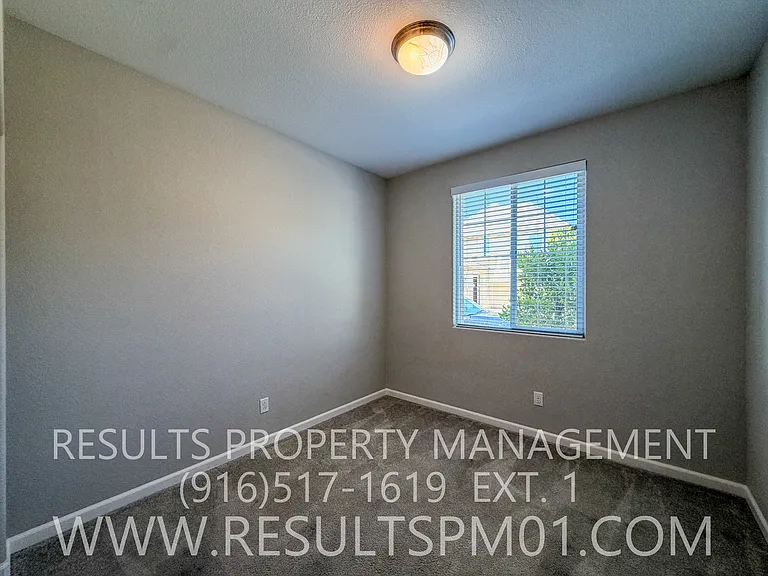 1041 Bridlewood Dr — Photo 5