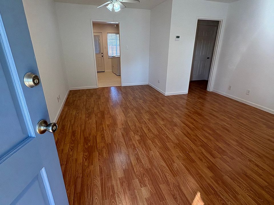 Entry to living and dinning room