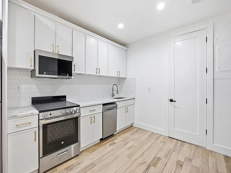 49 W 55th St #5R — Photo 4
