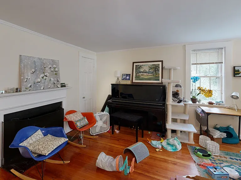 38 Gibson St #3B — Photo 2