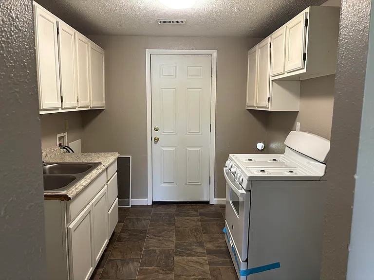 1221 N Minnesota Ave #1221 — Photo 3