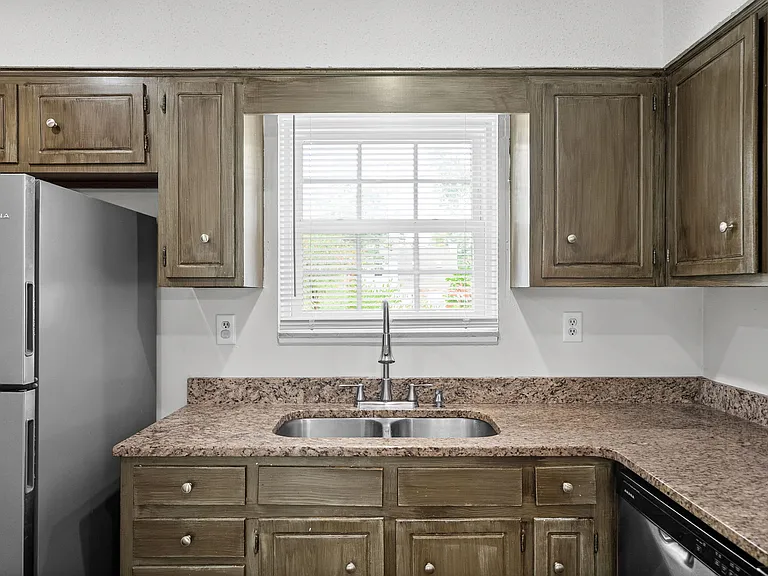 105 Greenland Ct — Photo 12