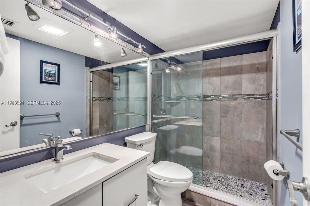 320 SE 10th Ave APT D, photo 5