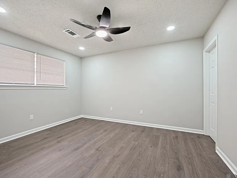8724 Metairie Dr — Photo 11