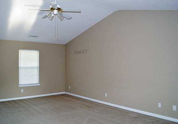 3rd image of 587 N Peppercorn Ln