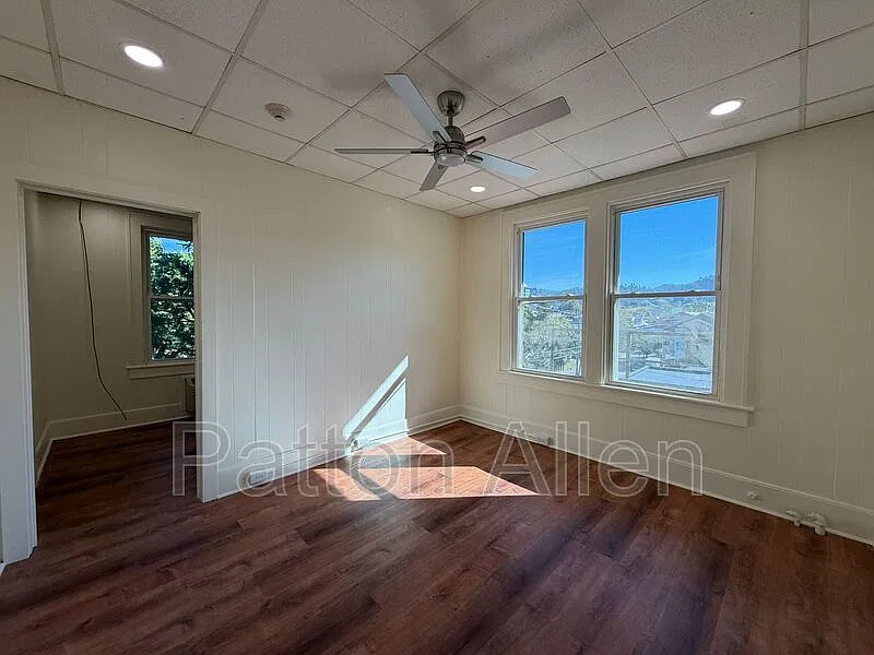 43 Ravenscroft Dr — Photo 2