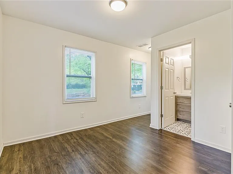 937 Lawton St SW — Photo 23