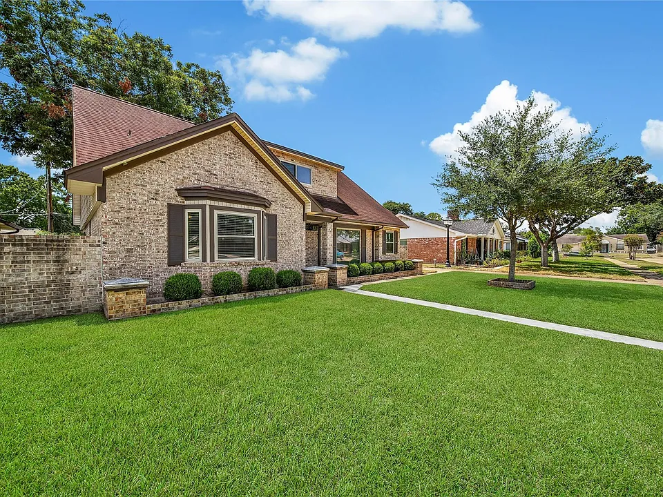 9411 Roos Rd