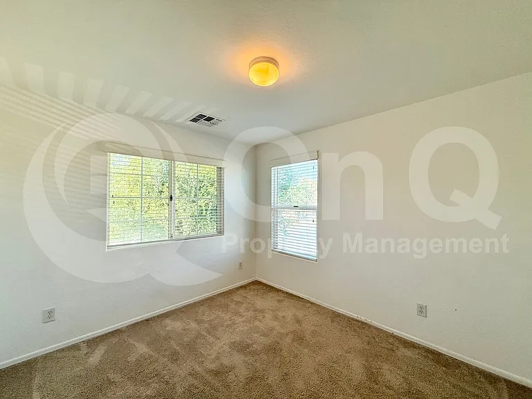 2209 E Pecan Rd — Photo 13