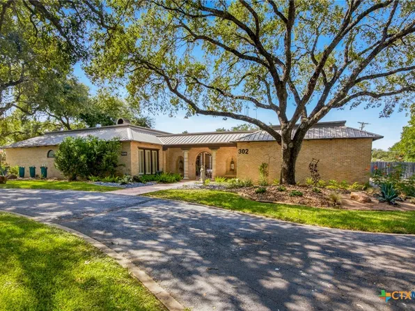 302 Tampa Dr, Victoria, TX 77904