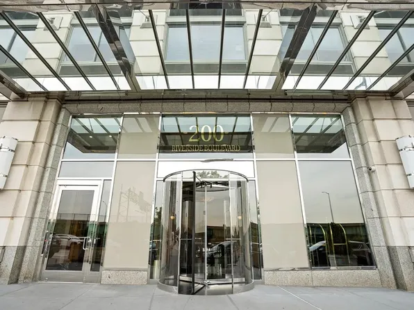 200 Riverside Boulevard image 11 of 11