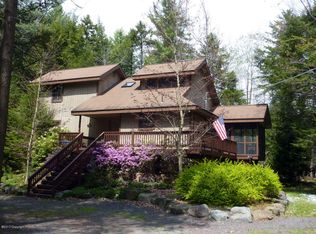 2462 Overlook Ln, Pocono Pines, PA