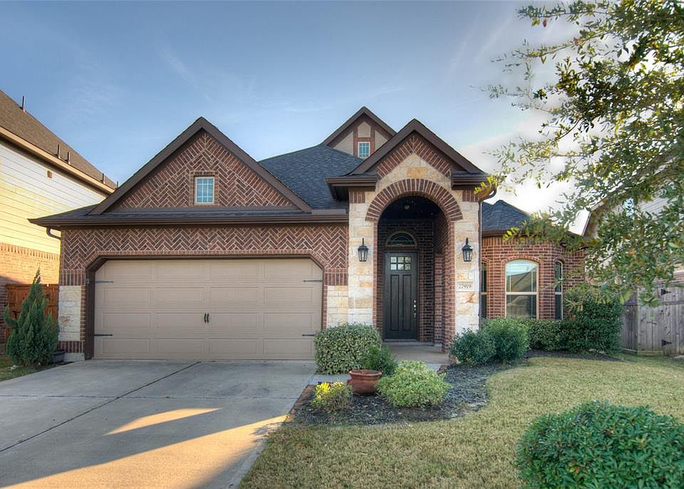 1st image of 27919 Twin Knolls Ln