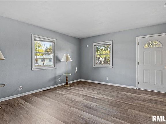 5th image of 49 Midland Ct