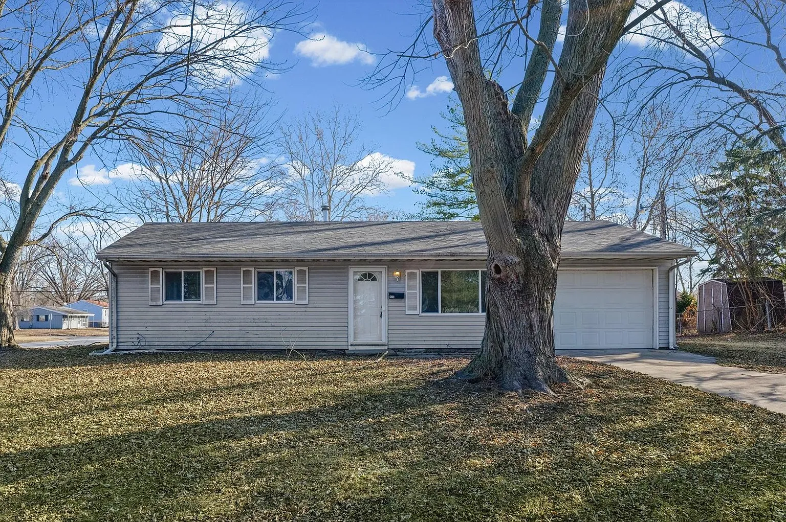 402 Dodson Dr S photo 1