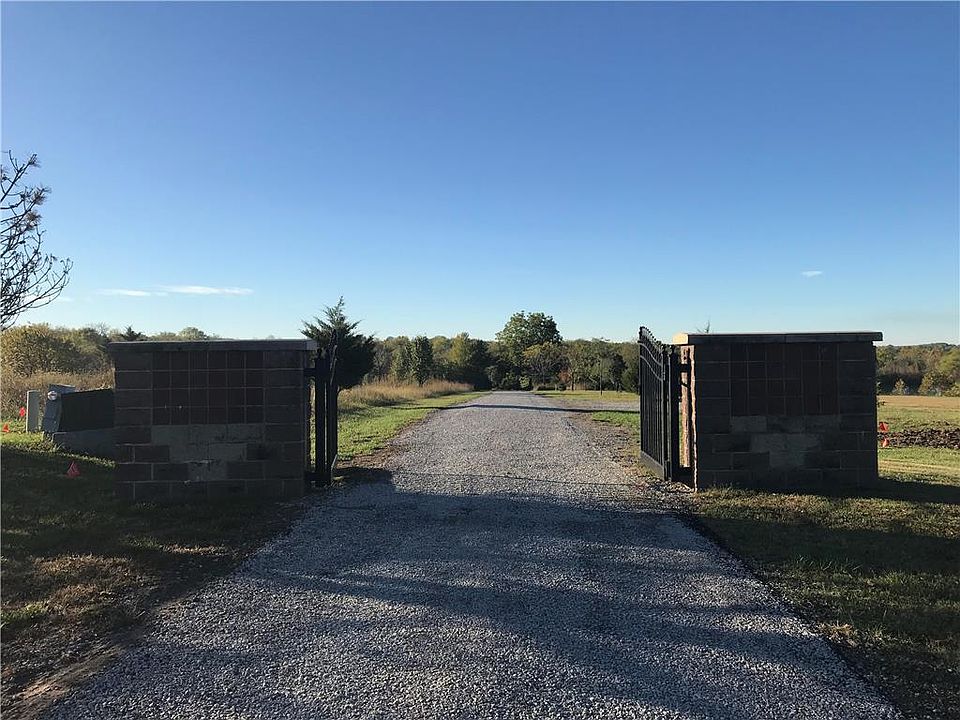 2nd image of Summit Rd