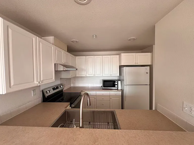 1160 Monroe Ave NE #D5 — Photo 9