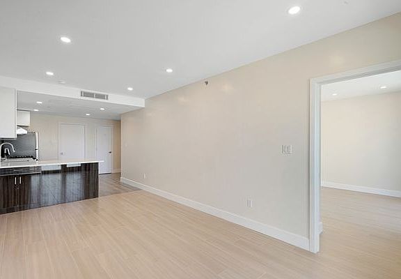 3rd image of 38-35 Crescent St #3A