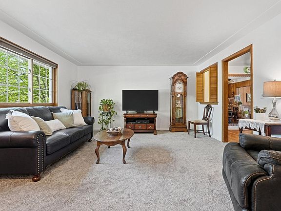 4th image of 1413 Sharpe Pl