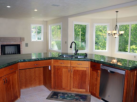 3rd image of 1452 E Peach Orchard Ct