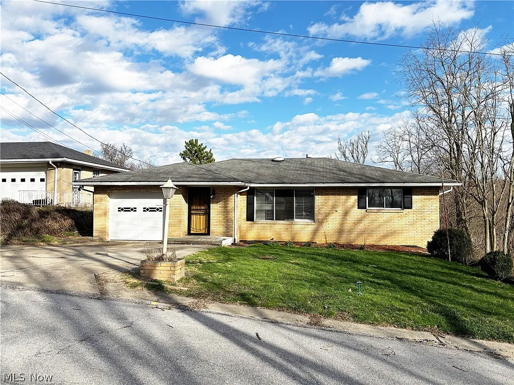 137 Clay St photo 1