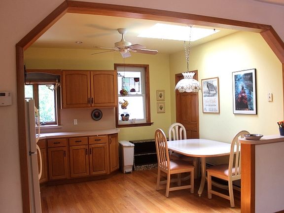 3rd image of 44 Dixon Ave