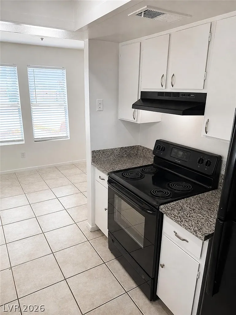 3 bed, 2.0 bath, 3684 sqft, $1,800 — Photo 3