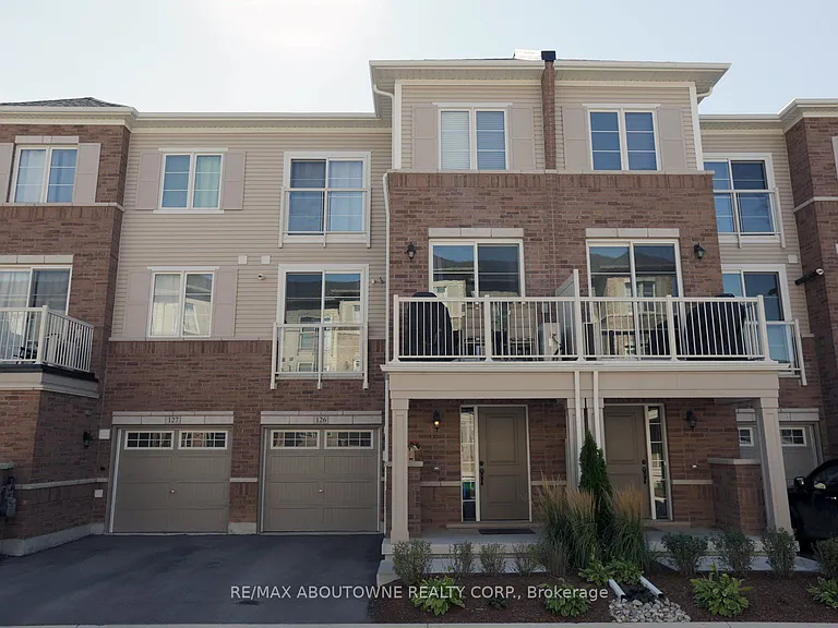 165 Hampshire Way #126 — Photo 2
