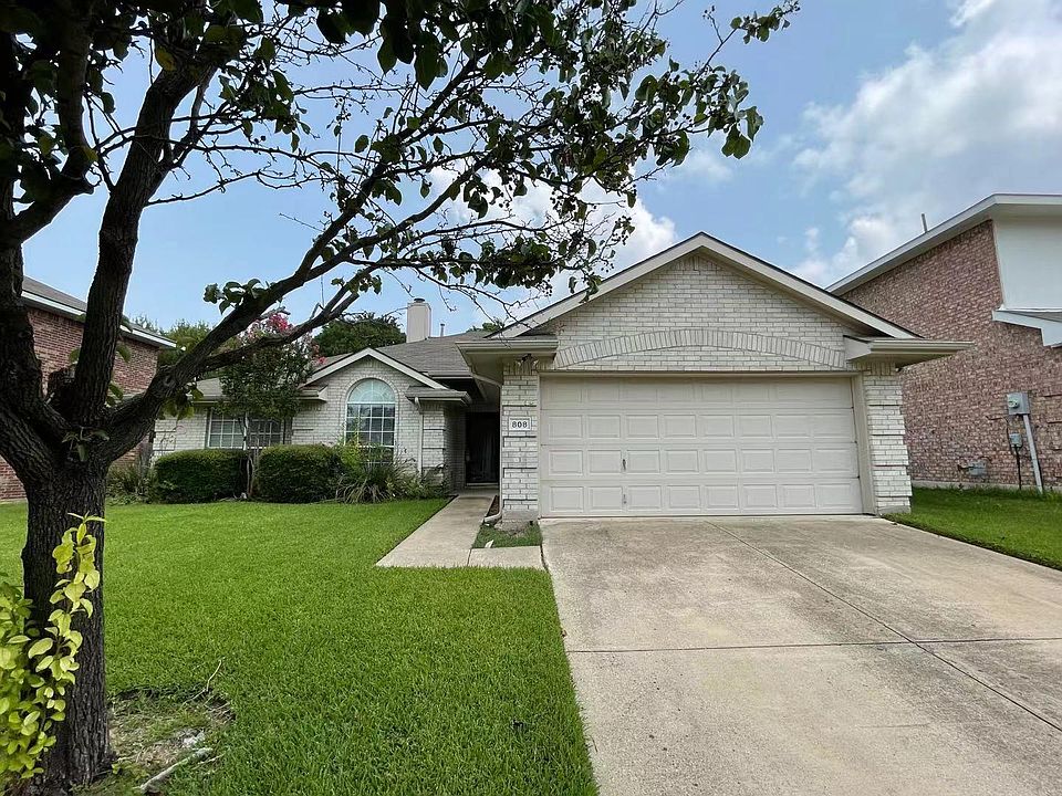 1st image of 808 Oak Hollow Ln