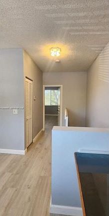 4th image of 211 Mallory Ct