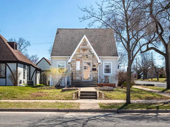 2302 Market STREET, La Crosse, WI 54601