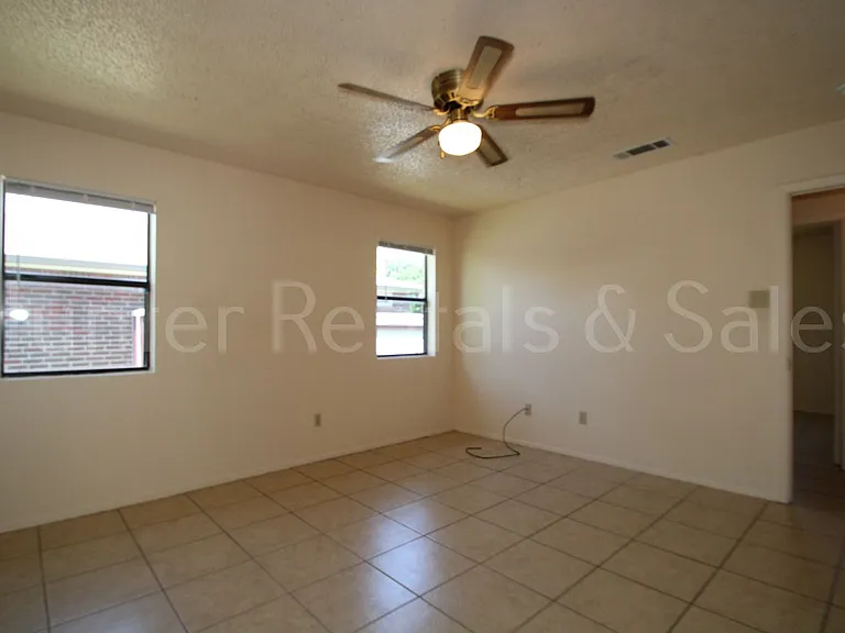 2804 Derby Dr — Photo 11